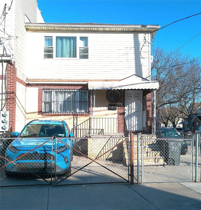 view of front facade with a gate and a fenced front yard