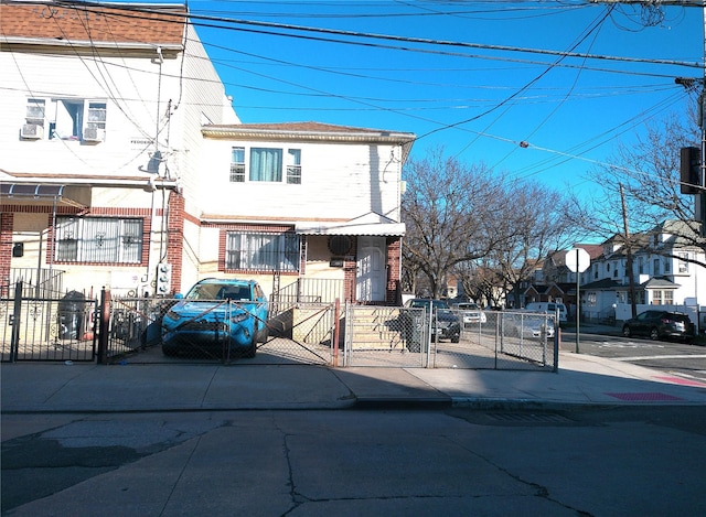 view of front of property featuring a gate and a fenced front yard