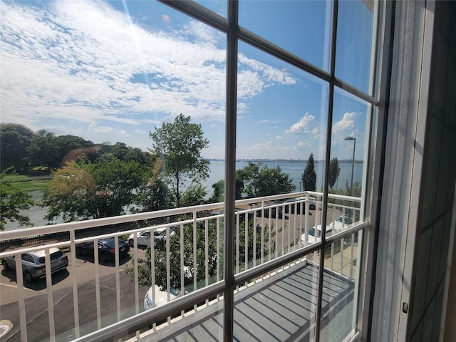 337 Park Cres, College Point, NY 11356 - balcony featuring a water view