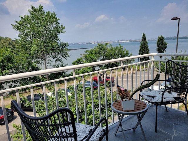 337 Park Cres, College Point, NY 11356 - balcony featuring a water view
