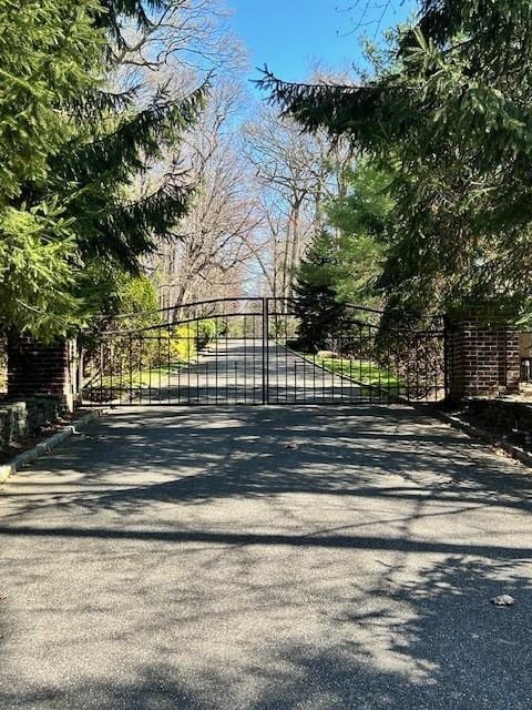 Applegreen Dr, Old Westbury, NY 11568