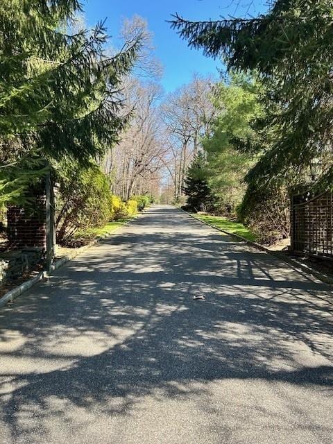 Applegreen Dr, Old Westbury, NY 11568