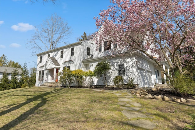 view of front of property with a front yard