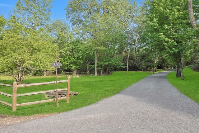300 Sheldon Ave, Tarrytown, NY 10591 - view of property's community with a yard