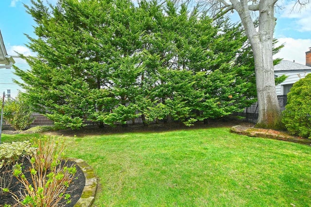 view of yard featuring fence