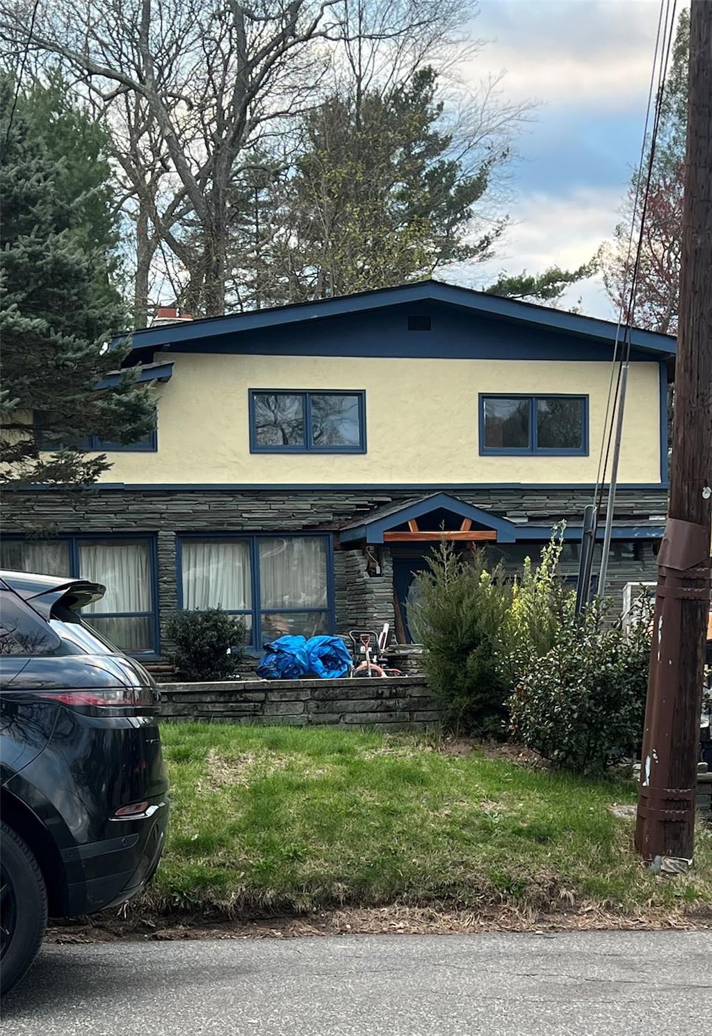 view of front of property with stucco siding