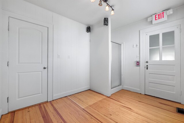 foyer with light wood-type flooring and baseboards