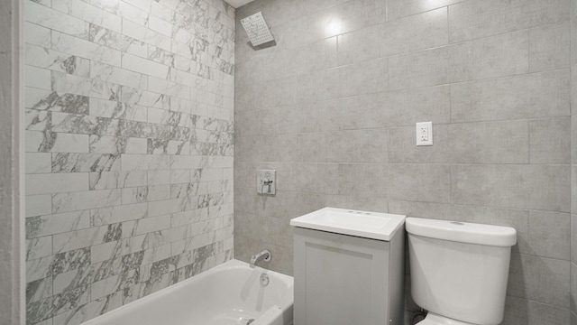 679 E 221st St, Bronx, NY 10467 - full bath featuring vanity, washtub / shower combination, and toilet