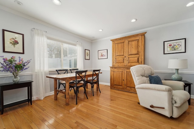 dining area with recessed lighting, ornamental molding, light wood-style flooring, and baseboards