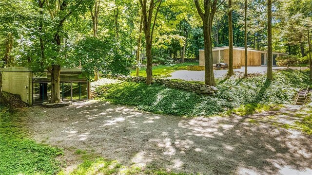 319 Pound Ridge Rd, Bedford, NY 10506 - view of yard