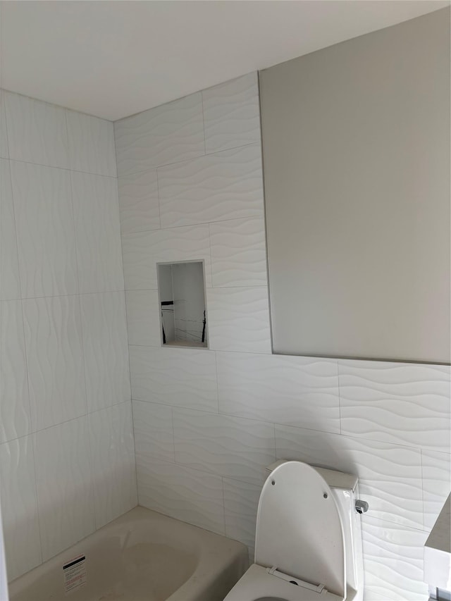 67 2nd St W, Mount Vernon, NY 10550 - full bathroom featuring a bath, toilet, and tile walls