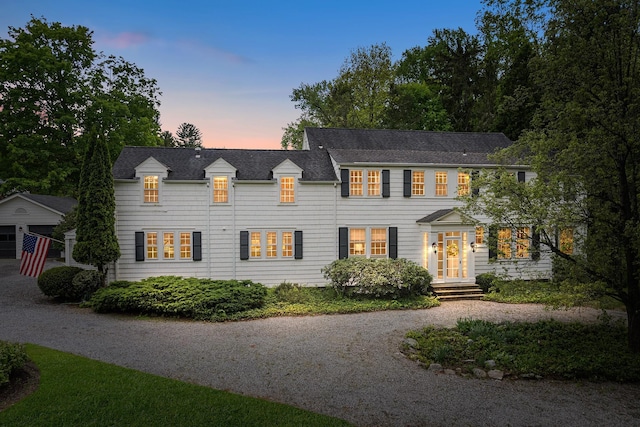 view of front of home with gravel driveway