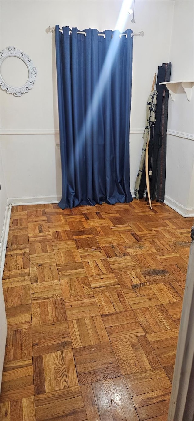 empty room featuring baseboards