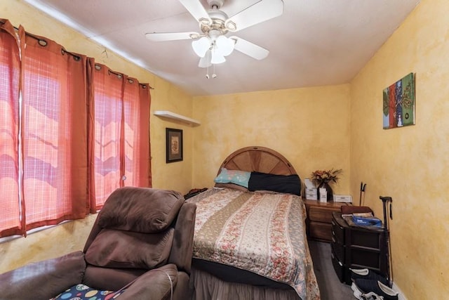 bedroom featuring a ceiling fan and carpet flooring