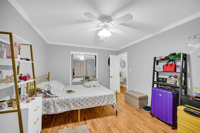 4415 Mundy Ln, Bronx, NY 10466 - bedroom with wood finished floors, crown molding, and a ceiling fan