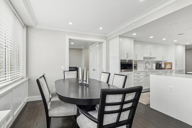 dining space with recessed lighting, dark wood finished floors, and baseboards