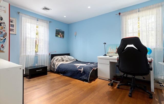 bedroom featuring light wood-type flooring, visible vents, and recessed lighting