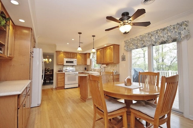 dining area featuring light wood finished floors, recessed lighting, crown molding, a ceiling fan, and visible vents