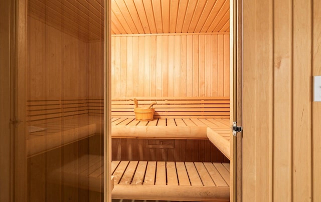 100 Glen Cove Rd, Greenvale, NY 11548 - view of sauna