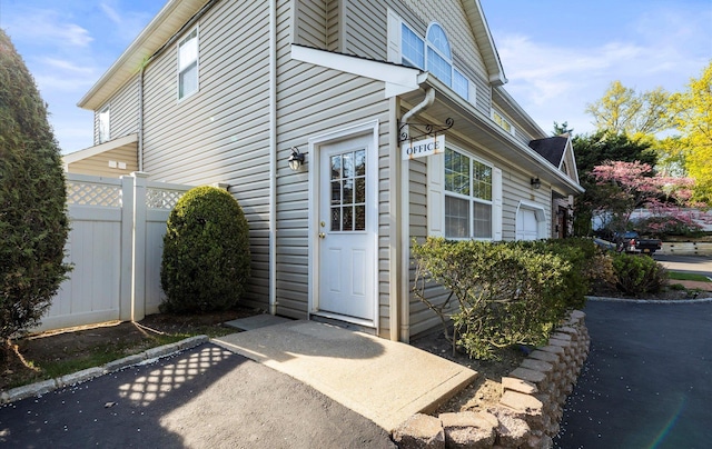 100 Glen Cove Rd, Greenvale, NY 11548 - view of property exterior with fence