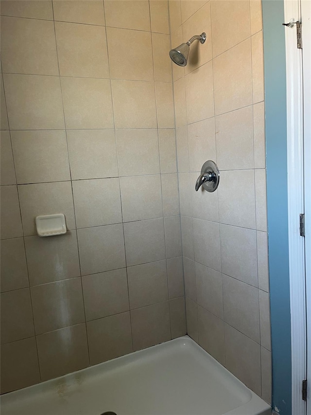 bathroom with a tile shower