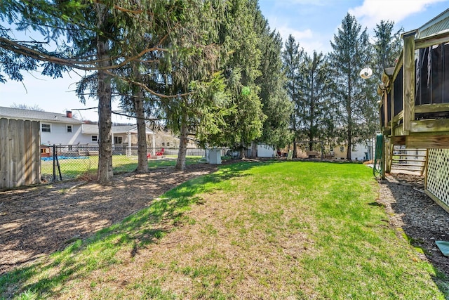 view of yard featuring fence