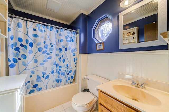 full bathroom featuring shower / bath combo, a wainscoted wall, toilet, crown molding, and vanity