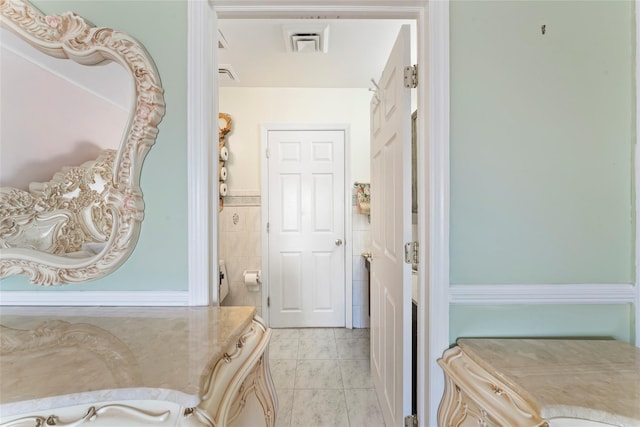 bathroom featuring visible vents