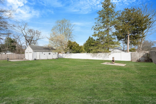 view of yard featuring a fenced backyard and an outbuilding