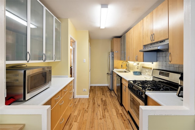 2500 Johnson Ave Unit 2Np, Bronx, NY 10463 - kitchen with light wood finished floors, a sink, stainless steel appliances, under cabinet range hood, and tasteful backsplash