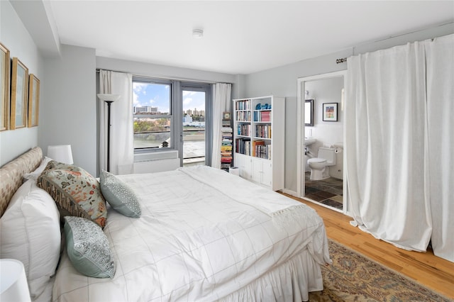 2500 Johnson Ave Unit 2Np, Bronx, NY 10463 - bedroom with wood finished floors and ensuite bathroom