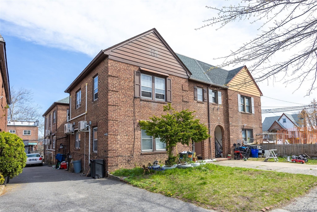 154-39 64th Ave, Flushing, NY 11367 - photo 1