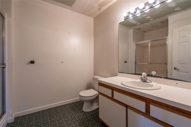 24 Timberline Trl, Pawling, NY 12564 - bathroom featuring toilet, a shower with shower door, vanity, and baseboards