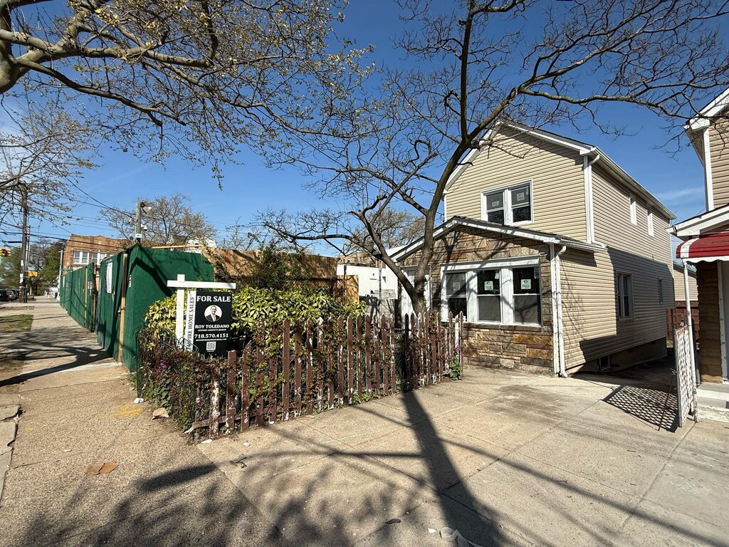 11911 Linden Blvd, South Ozone Park, NY 11420 - photo 1