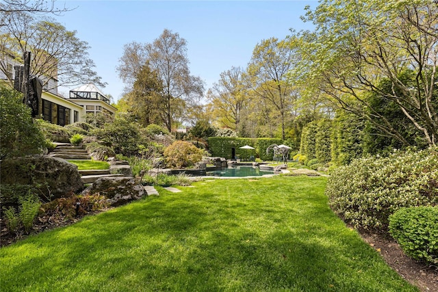 view of yard with an outdoor pool