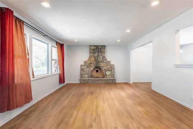 unfurnished living room featuring recessed lighting, baseboards, and light wood-type flooring