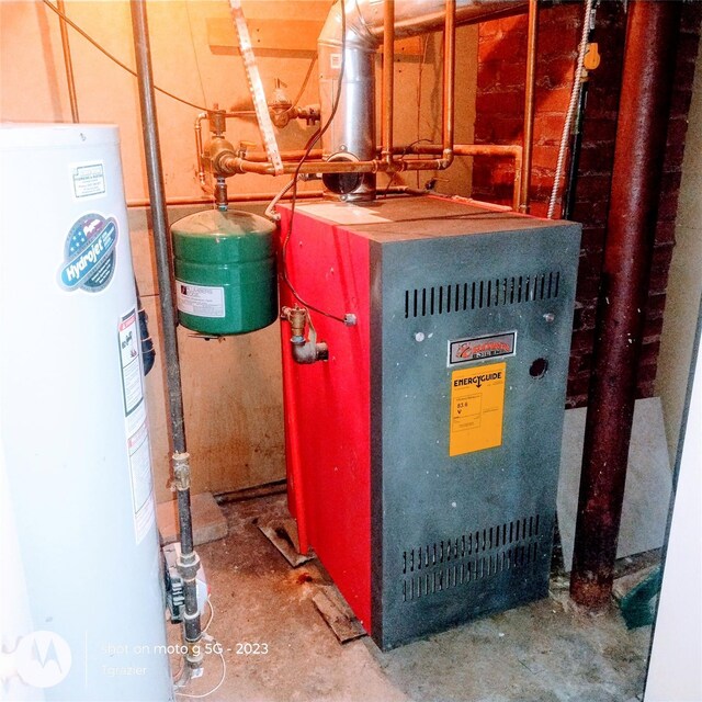 109 Lake Ave, Middletown, NY 10940 - utilities featuring water heater and a heating unit
