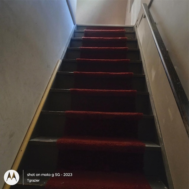 109 Lake Ave, Middletown, NY 10940 - view of stairs