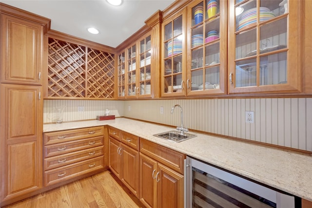 85 Woodlands Rd, Harrison, NY 10528 - indoor wet bar with beverage cooler and light wood-style floors