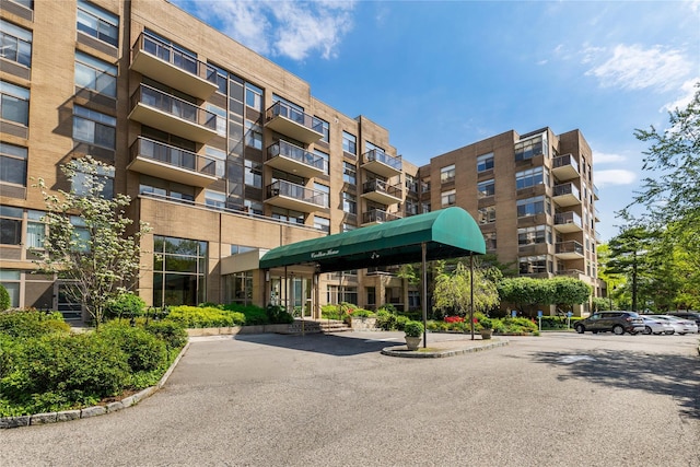 35 N Chatsworth Ave Unit 6J, Larchmont, NY 10538 - view of apartment building / complex