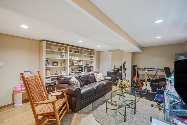 living area featuring light wood-style flooring, baseboards, and recessed lighting