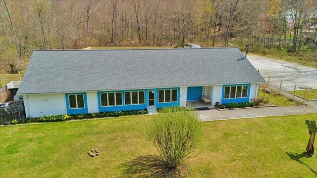 4 Glenna Dr, Carmel, NY 10512 - view of front of home featuring fence, roof with shingles, a front yard, and stucco siding