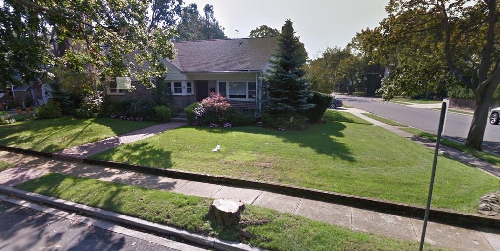 86 Voorhis Ave, Rockville Centre, NY 11570 - photo 1