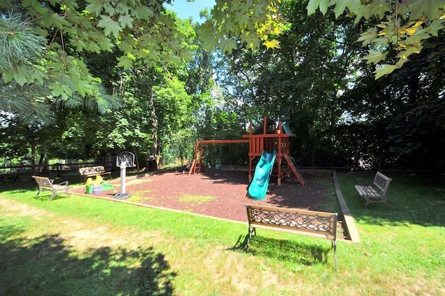 66 Rockledge Rd Unit 1B, Hartsdale, NY 10530 - view of play area featuring fence and a yard