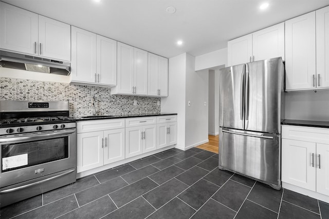 125 Lakewood Dr, Congers, NY 10920 - kitchen with stainless steel appliances, under cabinet range hood, dark countertops, decorative backsplash, and recessed lighting