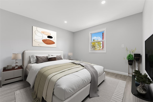bedroom with light wood-style floors, recessed lighting, and baseboards