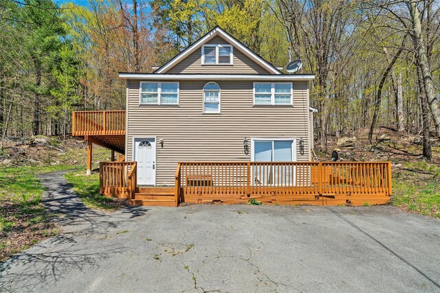 view of front facade featuring a deck