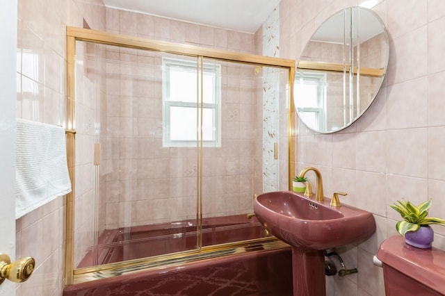 186 Stuart Rd, Valley Stream, NY 11581 - full bath featuring toilet and tile walls