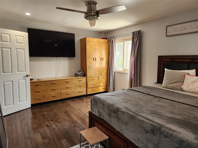 bedroom featuring ceiling fan, dark wood-style floors, and recessed lighting