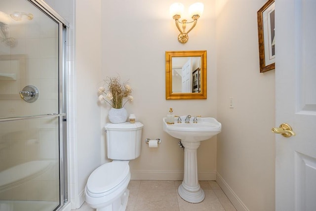 full bath featuring tile patterned flooring, baseboards, toilet, and tiled shower